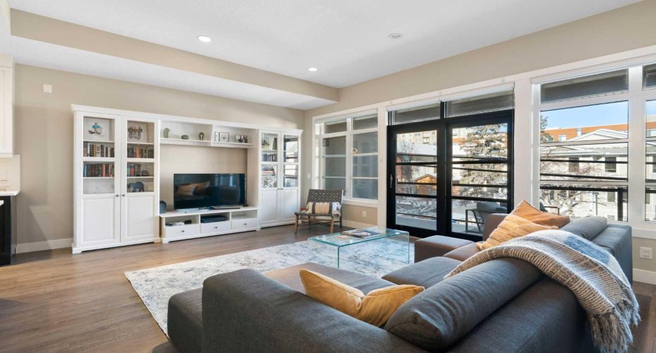 2016 35 Avenue, Calgary, Alberta T2T 2E1, 3 Bedrooms Bedrooms, ,3 BathroomsBathrooms,Residential,For Sale,35,A2291910