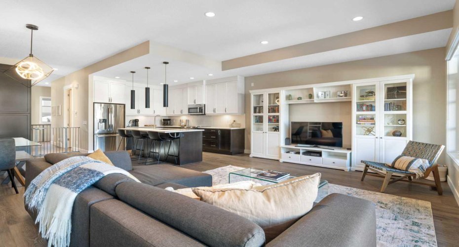 2016 35 Avenue, Calgary, Alberta T2T 2E1, 3 Bedrooms Bedrooms, ,3 BathroomsBathrooms,Residential,For Sale,35,A2291910