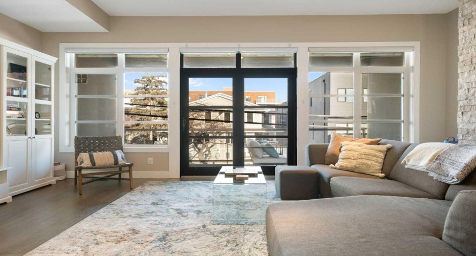 2016 35 Avenue, Calgary, Alberta T2T 2E1, 3 Bedrooms Bedrooms, ,3 BathroomsBathrooms,Residential,For Sale,35,A2291910