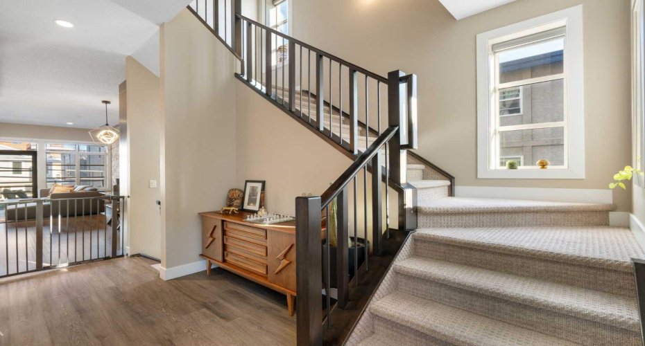 2016 35 Avenue, Calgary, Alberta T2T 2E1, 3 Bedrooms Bedrooms, ,3 BathroomsBathrooms,Residential,For Sale,35,A2291910