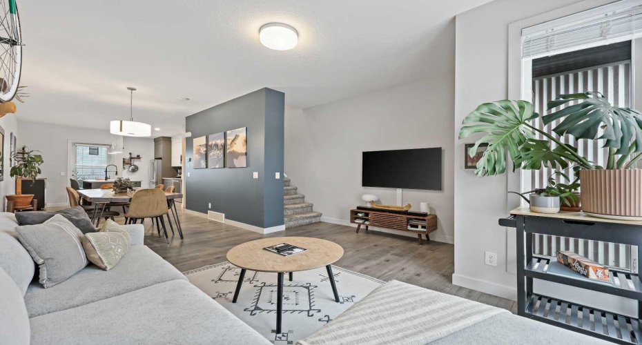 3525 69 Street, Calgary, Alberta T3B 6E8, 2 Bedrooms Bedrooms, ,3 BathroomsBathrooms,Residential,For Sale,69,A2292107