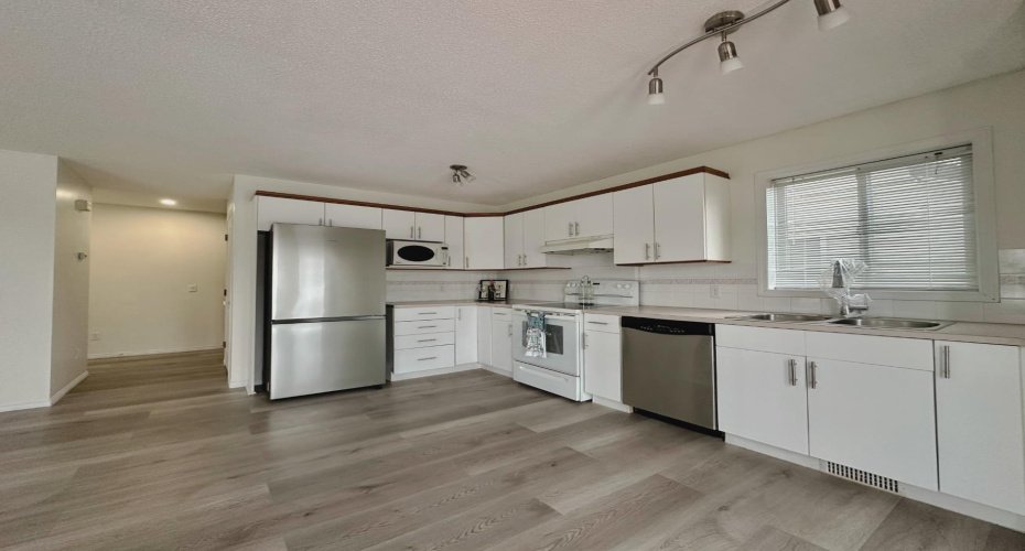 139 Bridlewood Circle, Calgary, Alberta T2Y 3L1, 4 Bedrooms Bedrooms, ,3 BathroomsBathrooms,Residential,For Sale,Bridlewood,A2292477