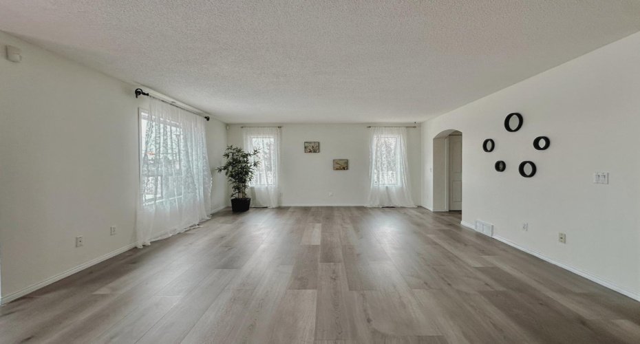 139 Bridlewood Circle, Calgary, Alberta T2Y 3L1, 4 Bedrooms Bedrooms, ,3 BathroomsBathrooms,Residential,For Sale,Bridlewood,A2292477