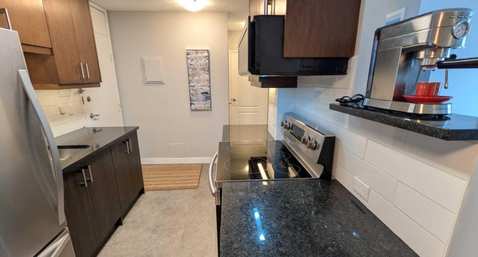 1328 13 Avenue, Calgary, Alberta T3C 0T3, 1 Bedroom Bedrooms, ,1 BathroomBathrooms,Residential,For Sale,13,A2292554