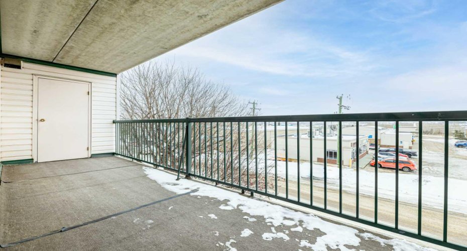 deck w/ storage room