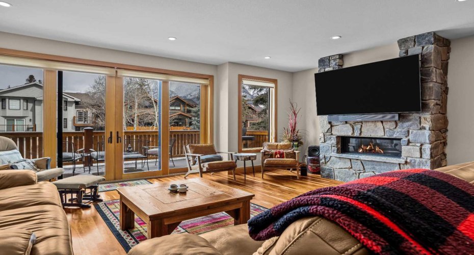 809 4th Street, Canmore, Alberta T1W2G9, 4 Bedrooms Bedrooms, ,4 BathroomsBathrooms,Residential,For Sale,4th,A2292846