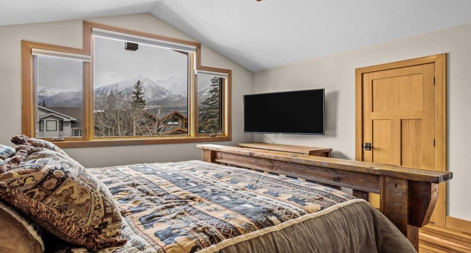 809 4th Street, Canmore, Alberta T1W2G9, 4 Bedrooms Bedrooms, ,4 BathroomsBathrooms,Residential,For Sale,4th,A2292846