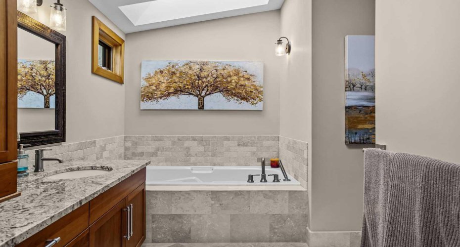 809 4th Street, Canmore, Alberta T1W2G9, 4 Bedrooms Bedrooms, ,4 BathroomsBathrooms,Residential,For Sale,4th,A2292846