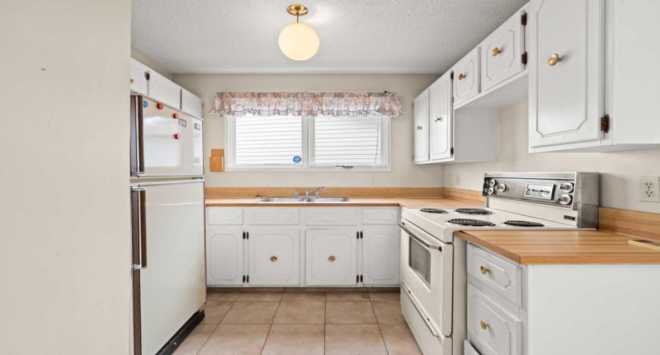 151 Deerview Court, Calgary, Alberta T2J 6B6, 3 Bedrooms Bedrooms, ,1 BathroomBathrooms,Residential,For Sale,Deerview,A2292961