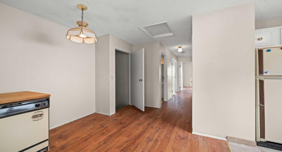 151 Deerview Court, Calgary, Alberta T2J 6B6, 3 Bedrooms Bedrooms, ,1 BathroomBathrooms,Residential,For Sale,Deerview,A2292961