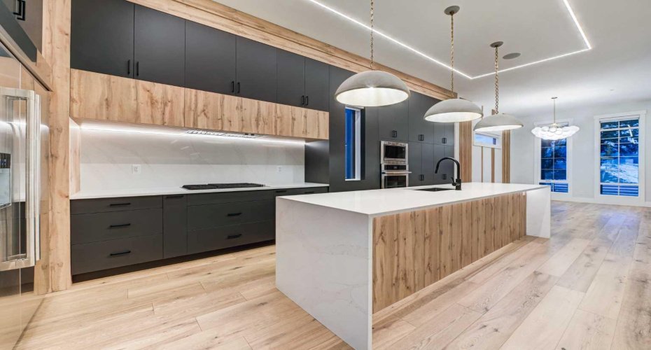 1904 13 Street, Calgary, Alberta T2T3P6, 4 Bedrooms Bedrooms, ,4 BathroomsBathrooms,Residential,For Sale,13,A2292980