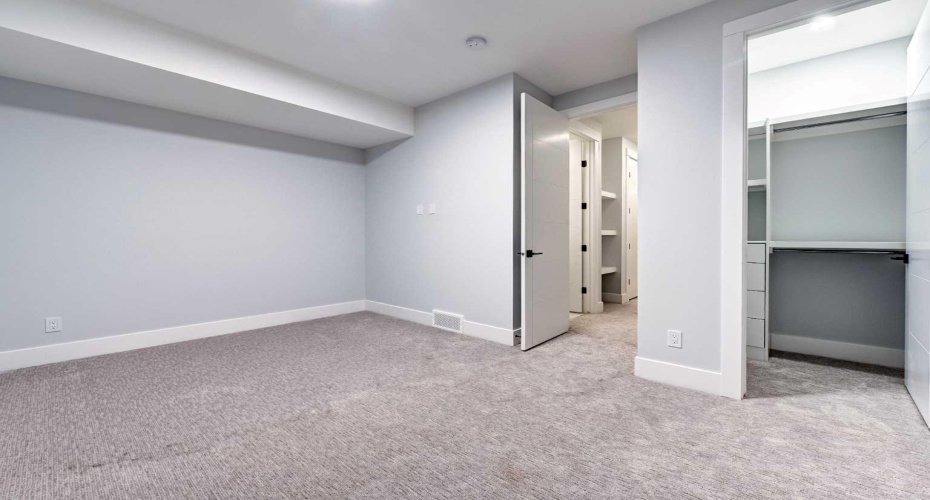 1904 13 Street, Calgary, Alberta T2T3P6, 4 Bedrooms Bedrooms, ,4 BathroomsBathrooms,Residential,For Sale,13,A2292980