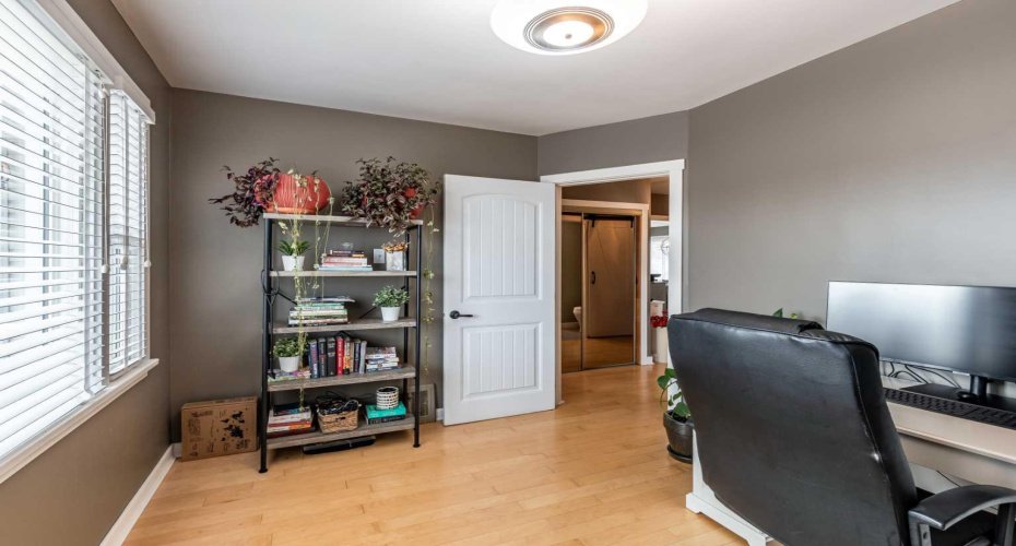 278 8 Street, Medicine Hat, Alberta T1A 4L7, 3 Bedrooms Bedrooms, ,2 BathroomsBathrooms,Residential,For Sale,8,A2293660