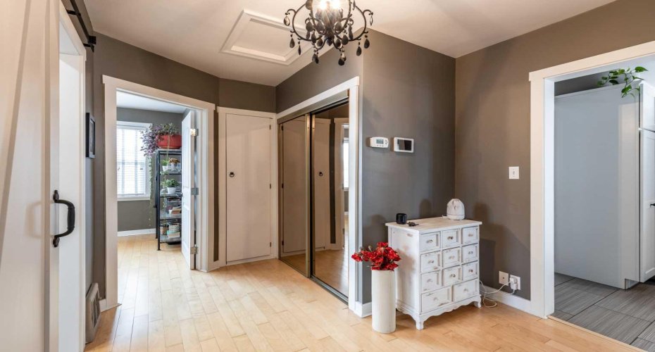 278 8 Street, Medicine Hat, Alberta T1A 4L7, 3 Bedrooms Bedrooms, ,2 BathroomsBathrooms,Residential,For Sale,8,A2293660