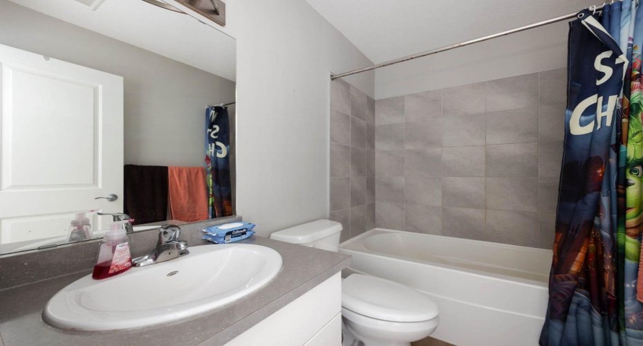 711 Beacon Hill Drive, Fort McMurray, Alberta T9H 3R5, 2 Bedrooms Bedrooms, ,1 BathroomBathrooms,Residential,For Sale,Beacon Hill,A2293707