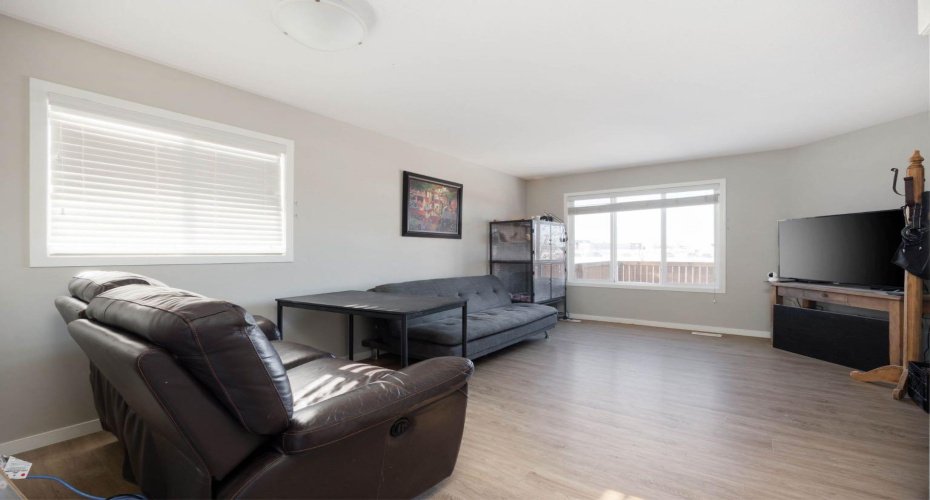 711 Beacon Hill Drive, Fort McMurray, Alberta T9H 3R5, 2 Bedrooms Bedrooms, ,1 BathroomBathrooms,Residential,For Sale,Beacon Hill,A2293707