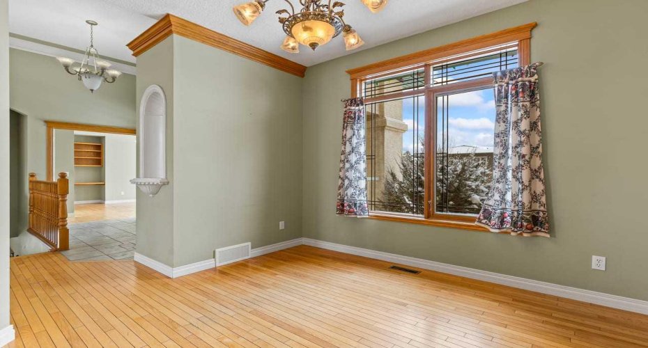 1622 23 Avenue, Calgary, Alberta T2M 1V3, 4 Bedrooms Bedrooms, ,3 BathroomsBathrooms,Residential,For Sale,23,A2293740