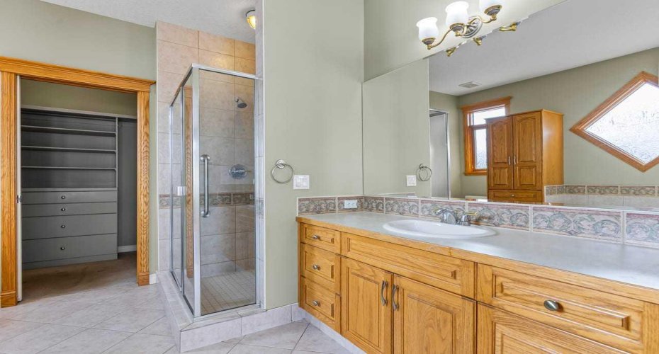 1622 23 Avenue, Calgary, Alberta T2M 1V3, 4 Bedrooms Bedrooms, ,3 BathroomsBathrooms,Residential,For Sale,23,A2293740