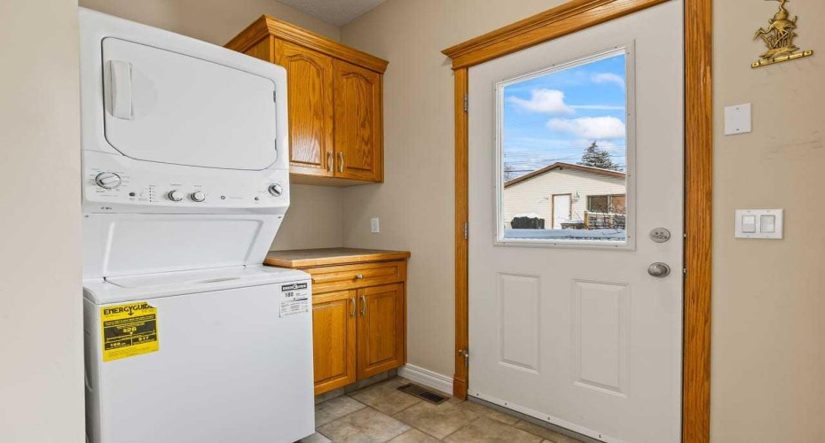 1622 23 Avenue, Calgary, Alberta T2M 1V3, 4 Bedrooms Bedrooms, ,3 BathroomsBathrooms,Residential,For Sale,23,A2293740