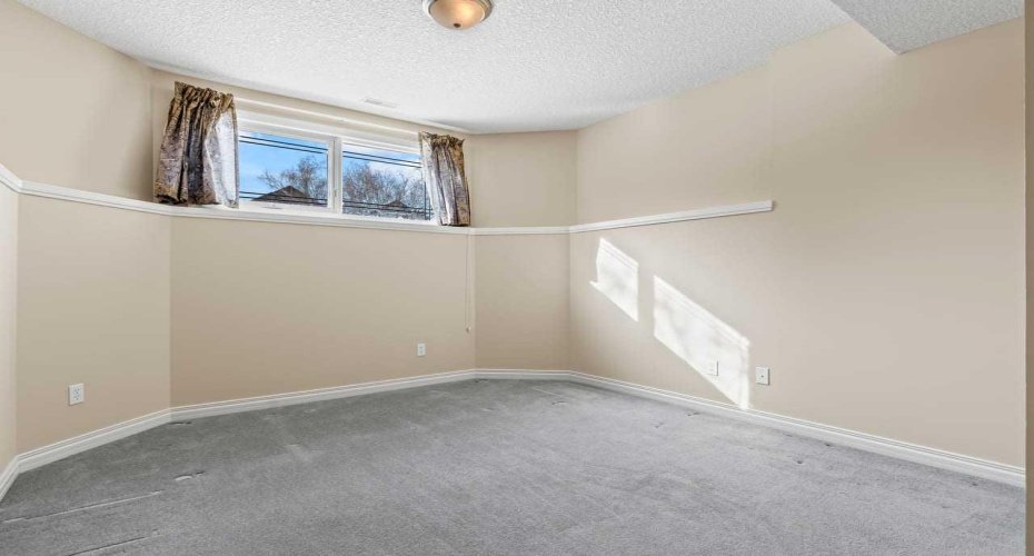 1622 23 Avenue, Calgary, Alberta T2M 1V3, 4 Bedrooms Bedrooms, ,3 BathroomsBathrooms,Residential,For Sale,23,A2293740