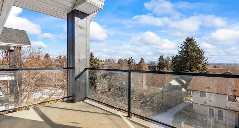 2022 Canyon Meadows Drive, Calgary, Alberta T2J 7H1, 2 Bedrooms Bedrooms, ,2 BathroomsBathrooms,Residential,For Sale,Canyon Meadows,A2293821