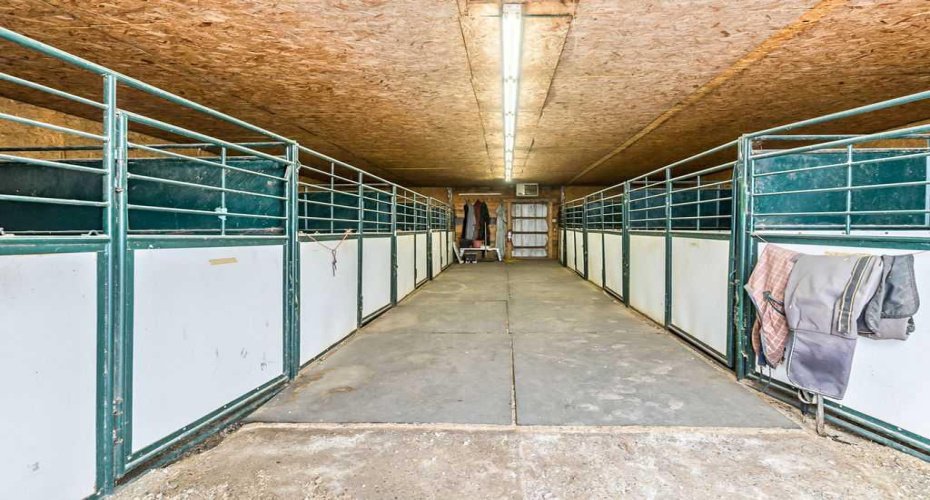 There are numerous structures with stalls