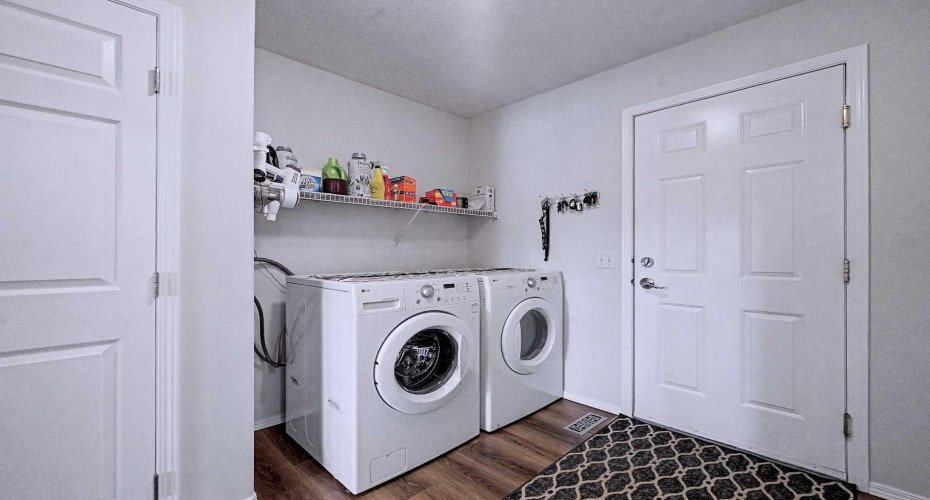 417 Lineham Acres Drive, High River, Alberta T1V 1W6, 3 Bedrooms Bedrooms, ,4 BathroomsBathrooms,Residential,For Sale,Lineham Acres,A2293963