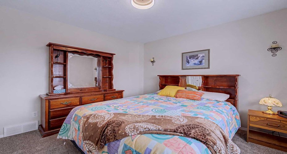 417 Lineham Acres Drive, High River, Alberta T1V 1W6, 3 Bedrooms Bedrooms, ,4 BathroomsBathrooms,Residential,For Sale,Lineham Acres,A2293963