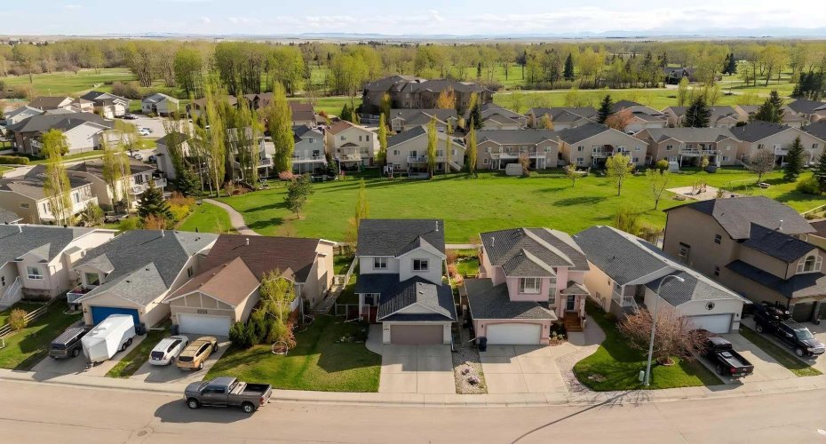 417 Lineham Acres Drive, High River, Alberta T1V 1W6, 3 Bedrooms Bedrooms, ,4 BathroomsBathrooms,Residential,For Sale,Lineham Acres,A2293963