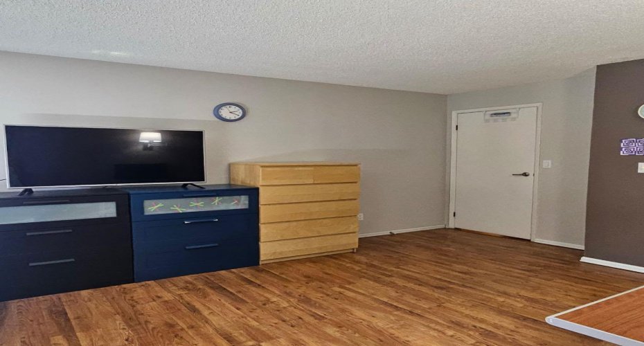 511 56 Avenue, Calgary, Alberta T2V 0G6, 2 Bedrooms Bedrooms, ,1 BathroomBathrooms,Residential,For Sale,56,A2293980