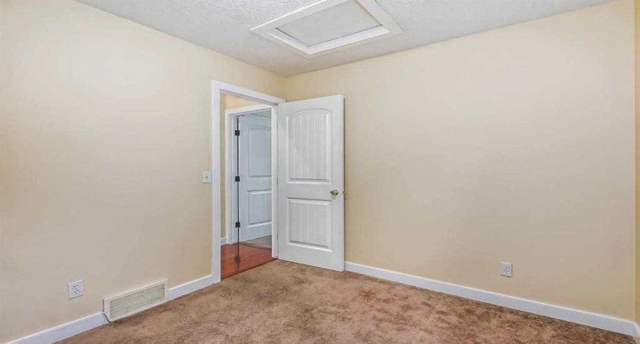 211 Saddlebrook Way, Calgary, Alberta T3J0B5, 5 Bedroom Bedrooms, 0 ,3 BathroomBathrooms,Residential,For Sale,Saddlebrook,0,A2290591