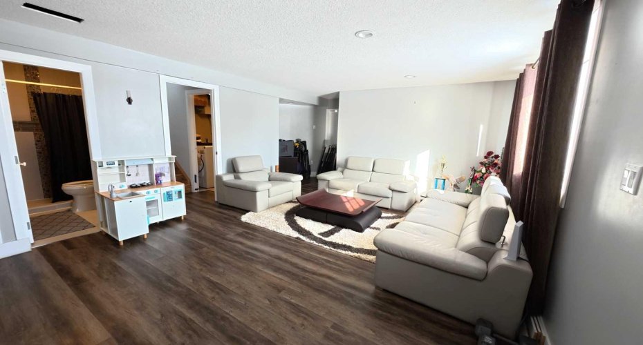 264049 RANGE RD 41 Range, Cochrane, Alberta T4C2X5, 4 Bedrooms Bedrooms, ,3 BathroomsBathrooms,Residential,For Sale,RANGE RD 41,A2293964