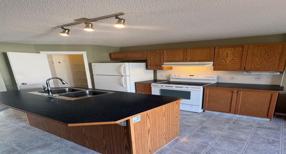 240 Prestwick Way, Calgary, Alberta T2Z 2Z5, 2 Bedrooms Bedrooms, ,2 BathroomsBathrooms,Residential,For Sale,Prestwick,A2293982