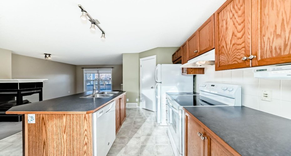 240 Prestwick Way, Calgary, Alberta T2Z 2Z5, 2 Bedrooms Bedrooms, ,2 BathroomsBathrooms,Residential,For Sale,Prestwick,A2293982