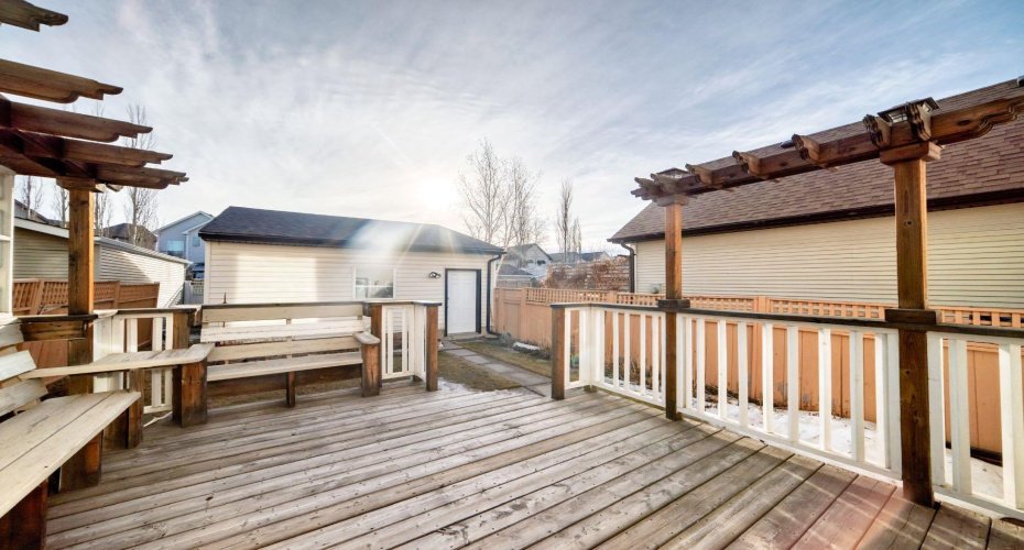 Large rear deck with built in seating benches
