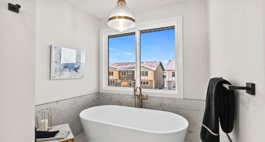 102 South Shore Road, Chestermere, Alberta T1X 3G2, 4 Bedrooms Bedrooms, ,4 BathroomsBathrooms,Residential,For Sale,South Shore,A2294099