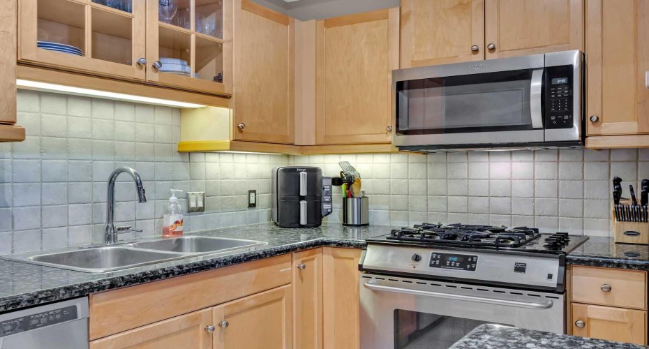 1315 12 Avenue, Calgary, Alberta T3C 0P6, 2 Bedrooms Bedrooms, ,2 BathroomsBathrooms,Residential,For Sale,12,A2294100
