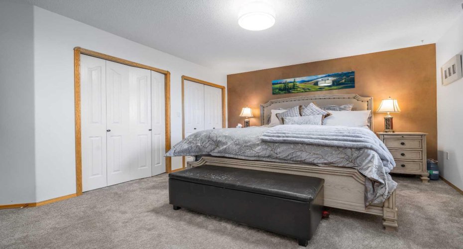 12 Sunrise Court, Medicine Hat, Alberta T1B 4N5, 6 Bedrooms Bedrooms, ,4 BathroomsBathrooms,Residential,For Sale,Sunrise,A2294257