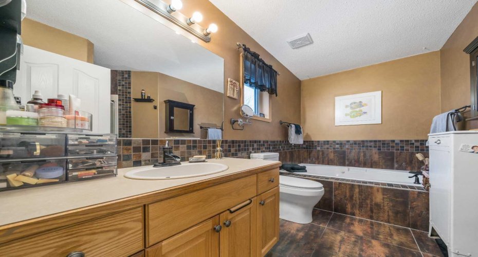 12 Sunrise Court, Medicine Hat, Alberta T1B 4N5, 6 Bedrooms Bedrooms, ,4 BathroomsBathrooms,Residential,For Sale,Sunrise,A2294257