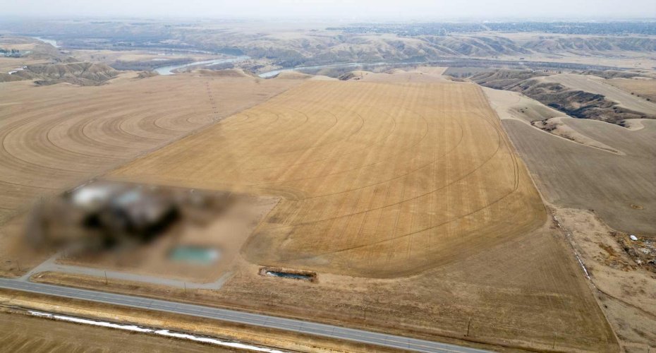 4;22;9;14; SW, SE, Rural Lethbridge County, Alberta T0L 0V0, ,Agri-business,For Sale,SW,SE,A2294499