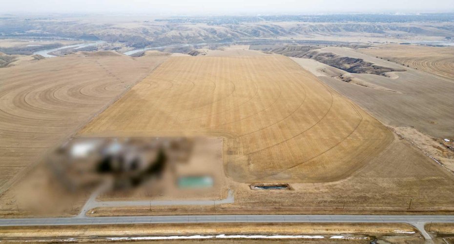 4;22;9;14; SW, SE, Rural Lethbridge County, Alberta T0L 0V0, ,Agri-business,For Sale,SW,SE,A2294499