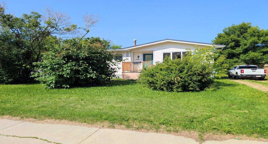400 4 Street, Slave Lake, Alberta T0G 2A2, 5 Bedrooms Bedrooms, ,3 BathroomsBathrooms,Residential,For Sale,4,A2294660