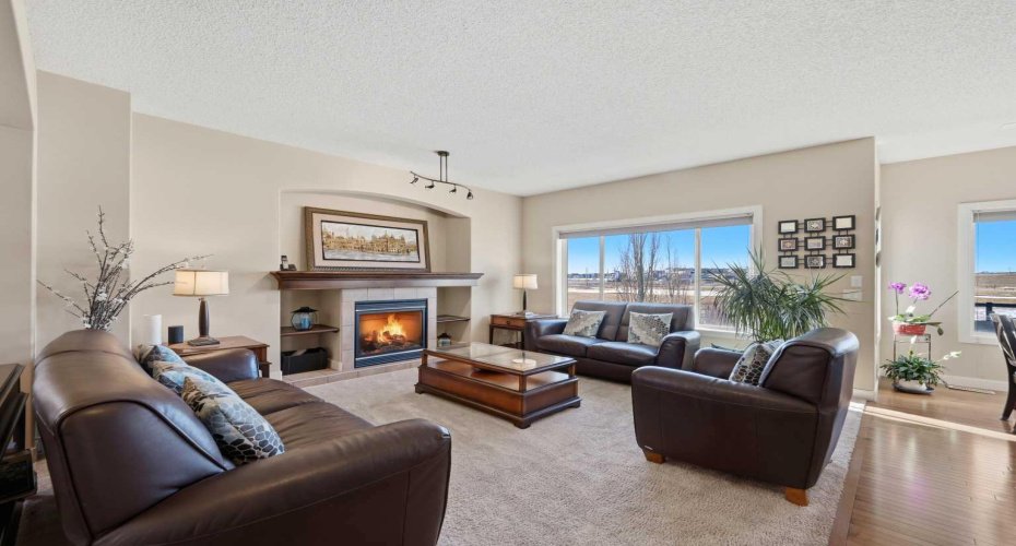 212 Springmere Road, Chestermere, Alberta T1X 1R3, 4 Bedrooms Bedrooms, ,4 BathroomsBathrooms,Residential,For Sale,Springmere,A2291582