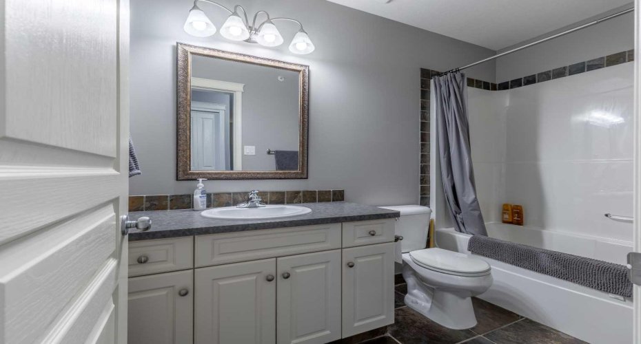 635 6 Street, Lethbridge, Alberta T1J 2E4, 3 Bedrooms Bedrooms, ,3 BathroomsBathrooms,Residential,For Sale,6,A2292215
