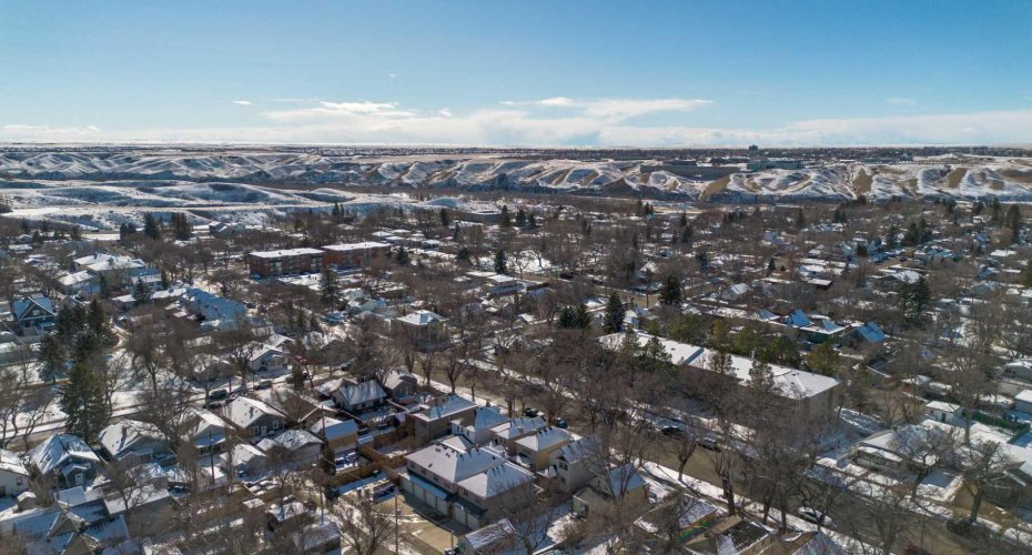 635 6 Street, Lethbridge, Alberta T1J 2E4, 3 Bedrooms Bedrooms, ,3 BathroomsBathrooms,Residential,For Sale,6,A2292215
