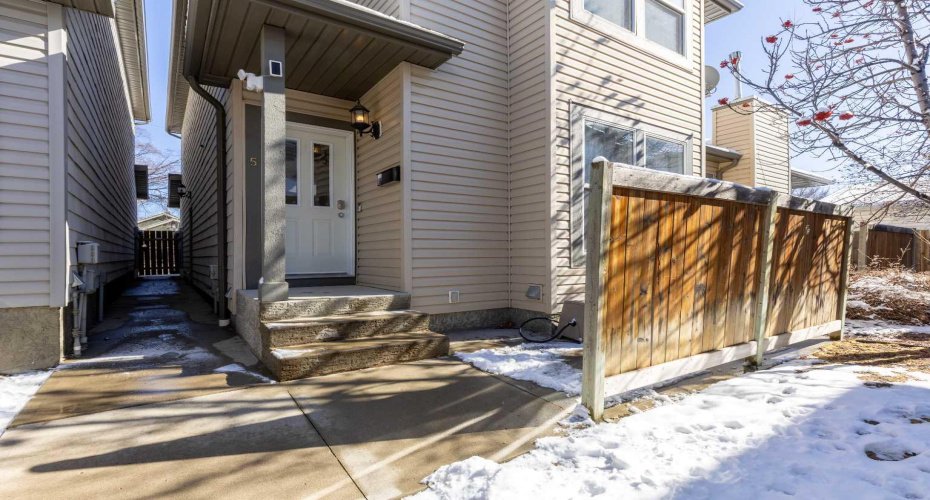 635 6 Street, Lethbridge, Alberta T1J 2E4, 3 Bedrooms Bedrooms, ,3 BathroomsBathrooms,Residential,For Sale,6,A2292215