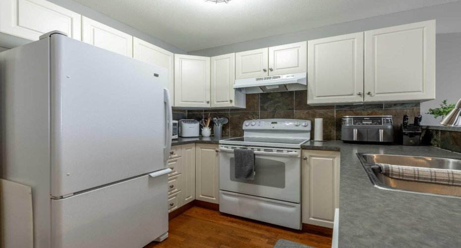635 6 Street, Lethbridge, Alberta T1J 2E4, 3 Bedrooms Bedrooms, ,3 BathroomsBathrooms,Residential,For Sale,6,A2292215