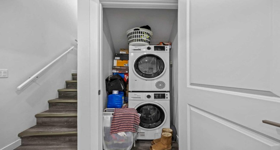 Basement ensuite laundry