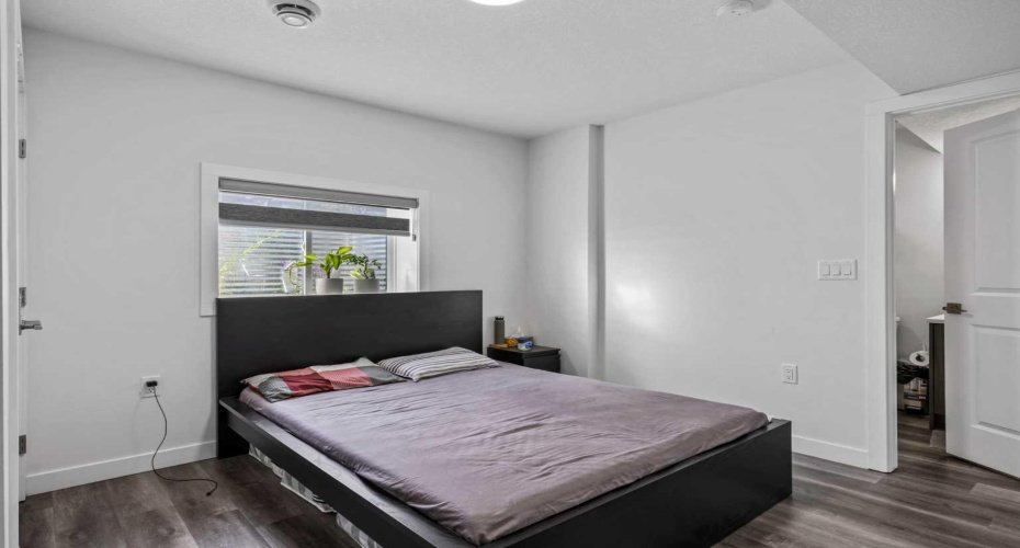 9121 52 Street, Calgary, Alberta T3J 0V5, 4 Bedrooms Bedrooms, ,4 BathroomsBathrooms,Residential,For Sale,52,A2294800