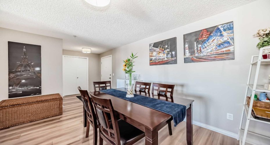 304 Mackenzie Way, Airdrie, Alberta T4B 3H6, 2 Bedrooms Bedrooms, ,2 BathroomsBathrooms,Residential,For Sale,Mackenzie,A2294862